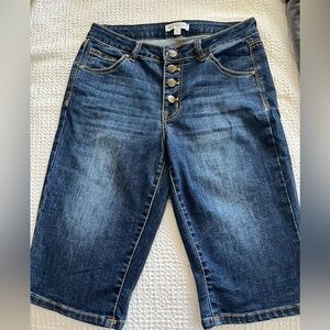 DownEast Straight-Leg Women’s Jean Shorts in Dark Blue Wash